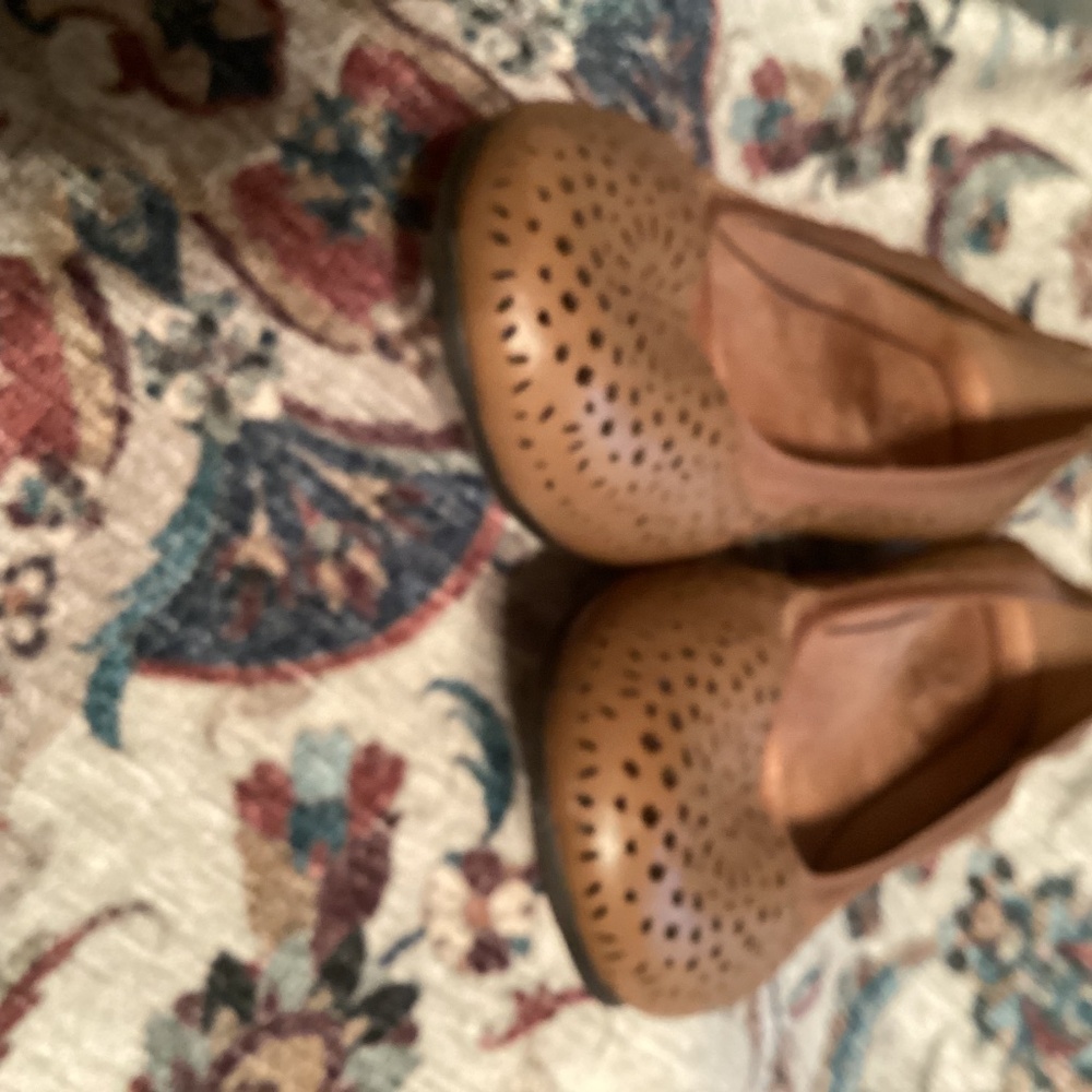 Vionic - Picture 5 of 5